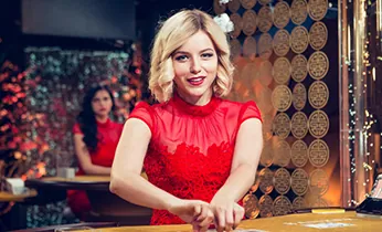 Người chơi đang xem hướng dẫn game trên máy tính bảng tại tr88 vip